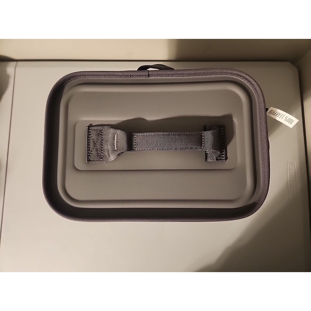NWT Yeti Hopper Flip 8 Cutwater Portable Soft Small Cooler Navy Blue Grey - Picture 7 of 15